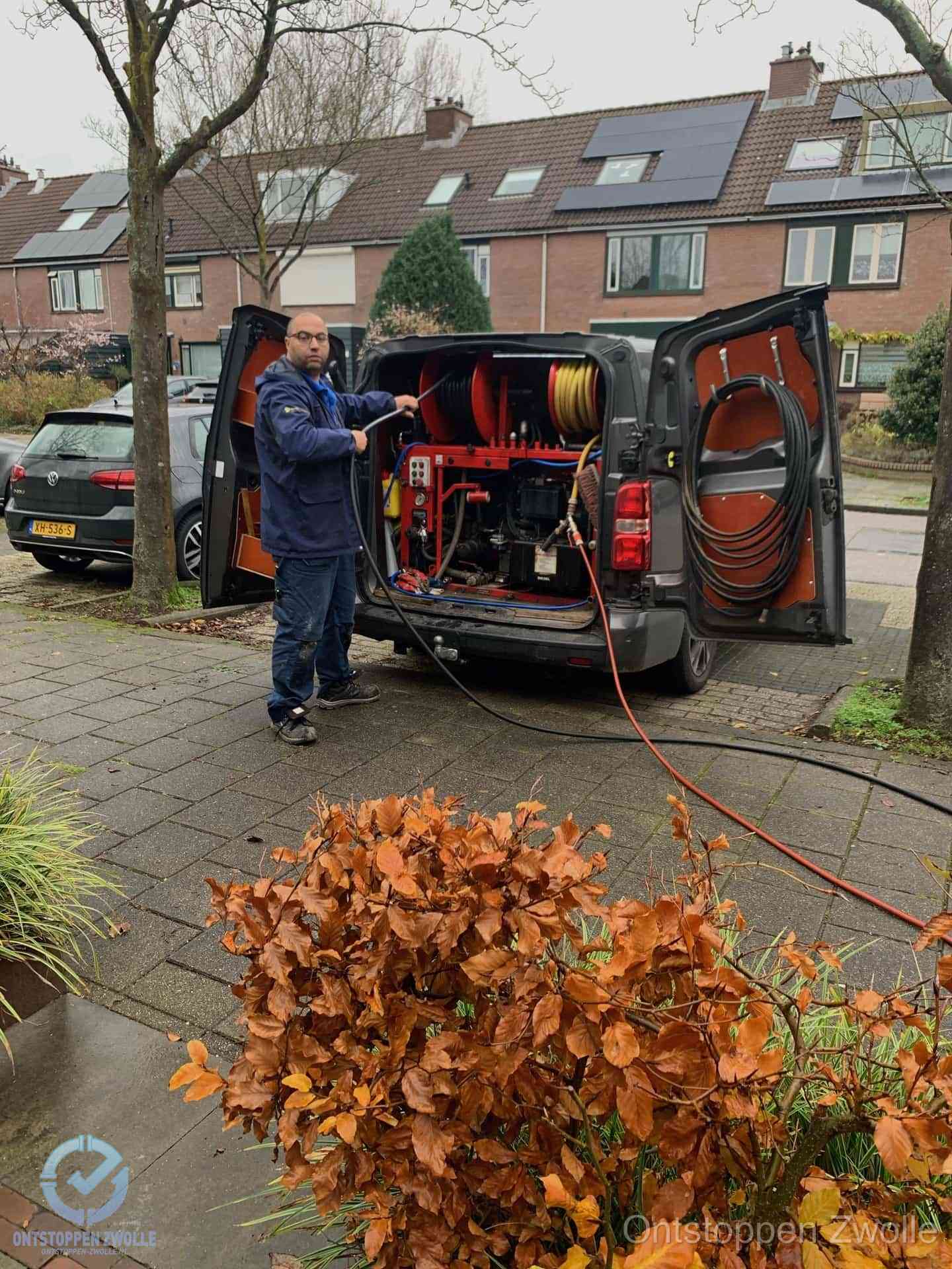 Rioolservice in de wijk in Zwolle